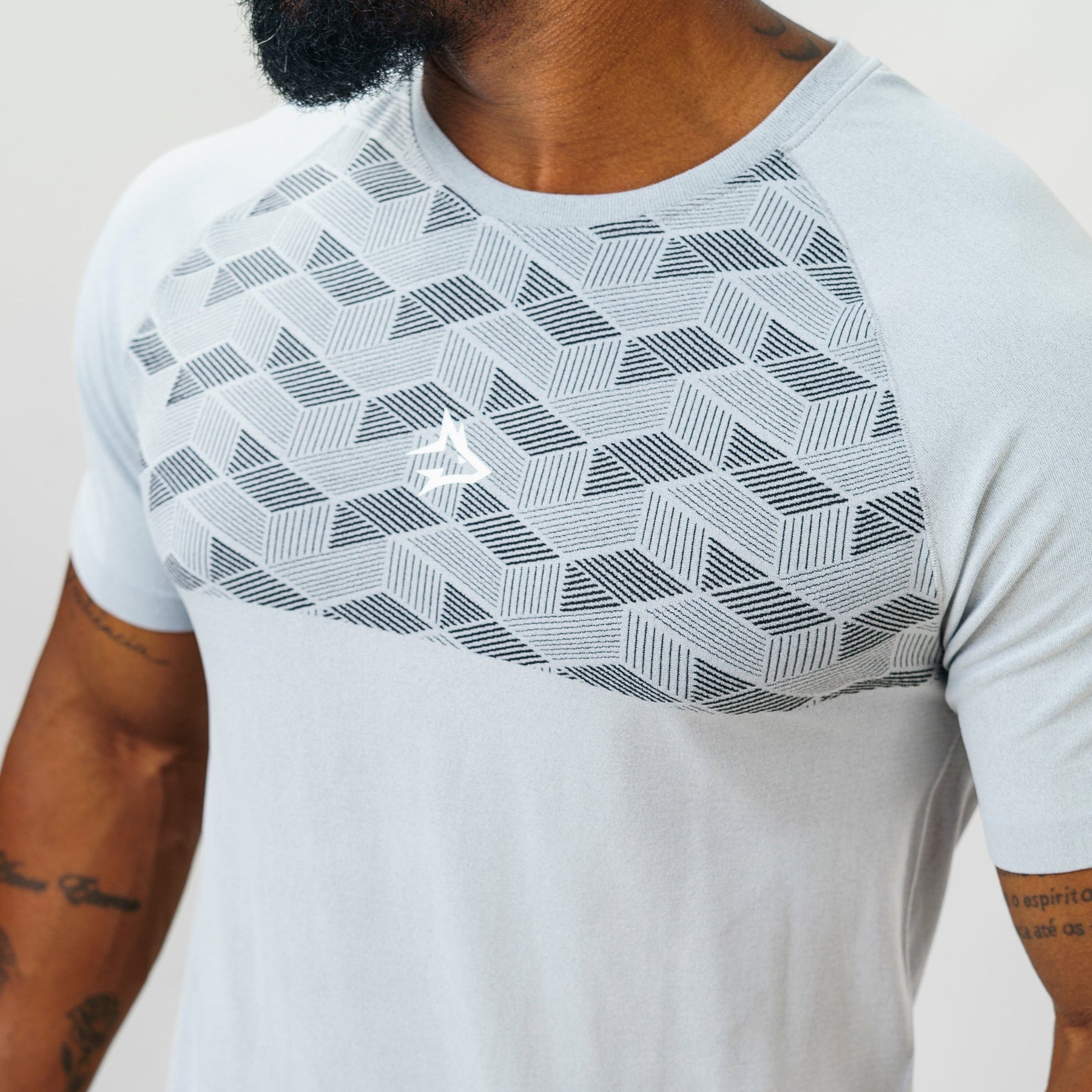 Camiseta Apex Dry Holographic Cinza Gelo - Sem Costura
